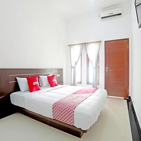 Oyo 90859 Cahaya Guest House Pesanggaran 외부 사진