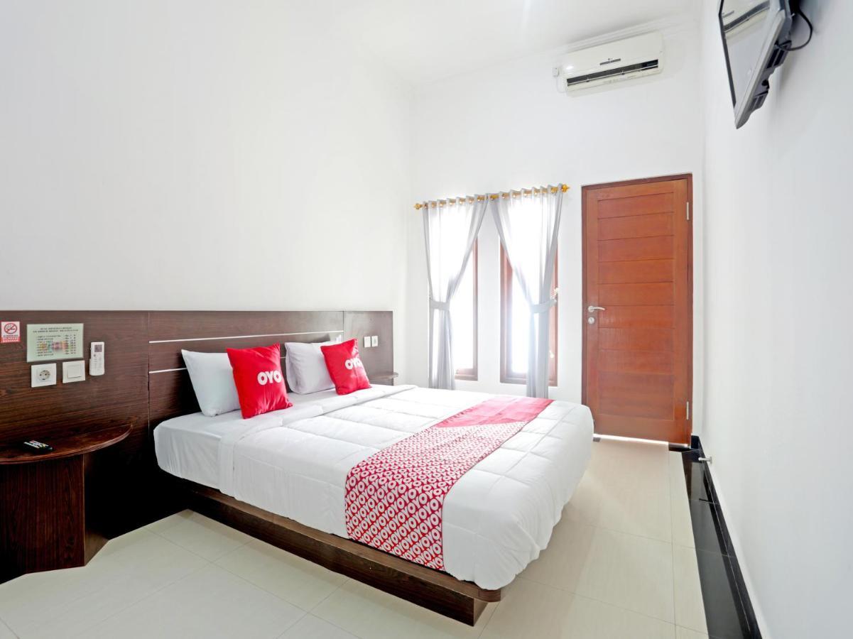 Oyo 90859 Cahaya Guest House Pesanggaran 외부 사진