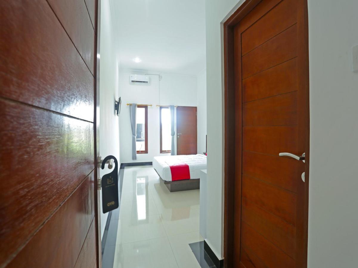 Oyo 90859 Cahaya Guest House Pesanggaran 외부 사진