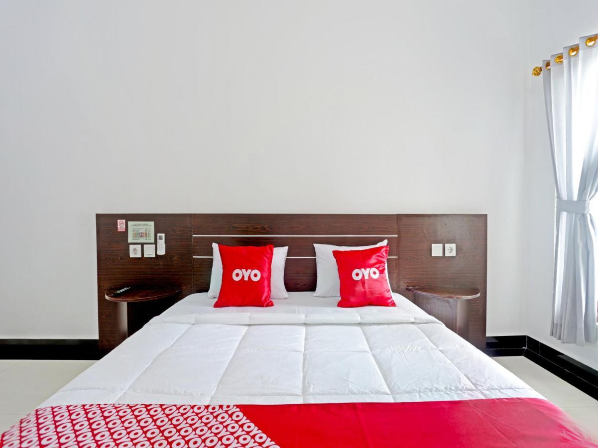 Oyo 90859 Cahaya Guest House Pesanggaran 외부 사진