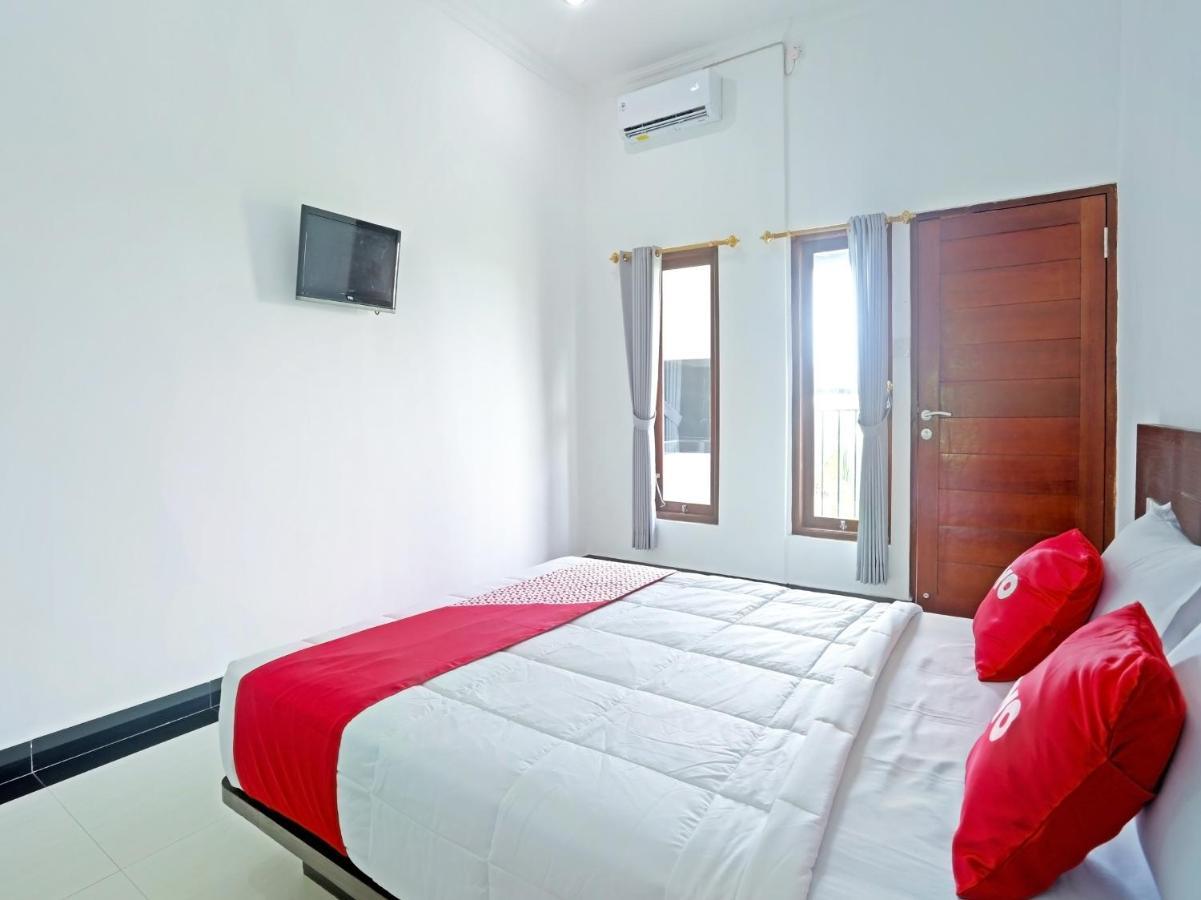 Oyo 90859 Cahaya Guest House Pesanggaran 외부 사진