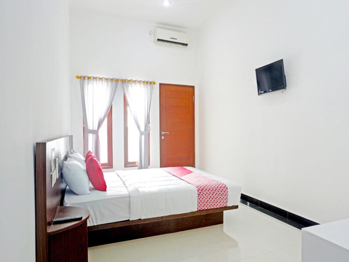 Oyo 90859 Cahaya Guest House Pesanggaran 외부 사진